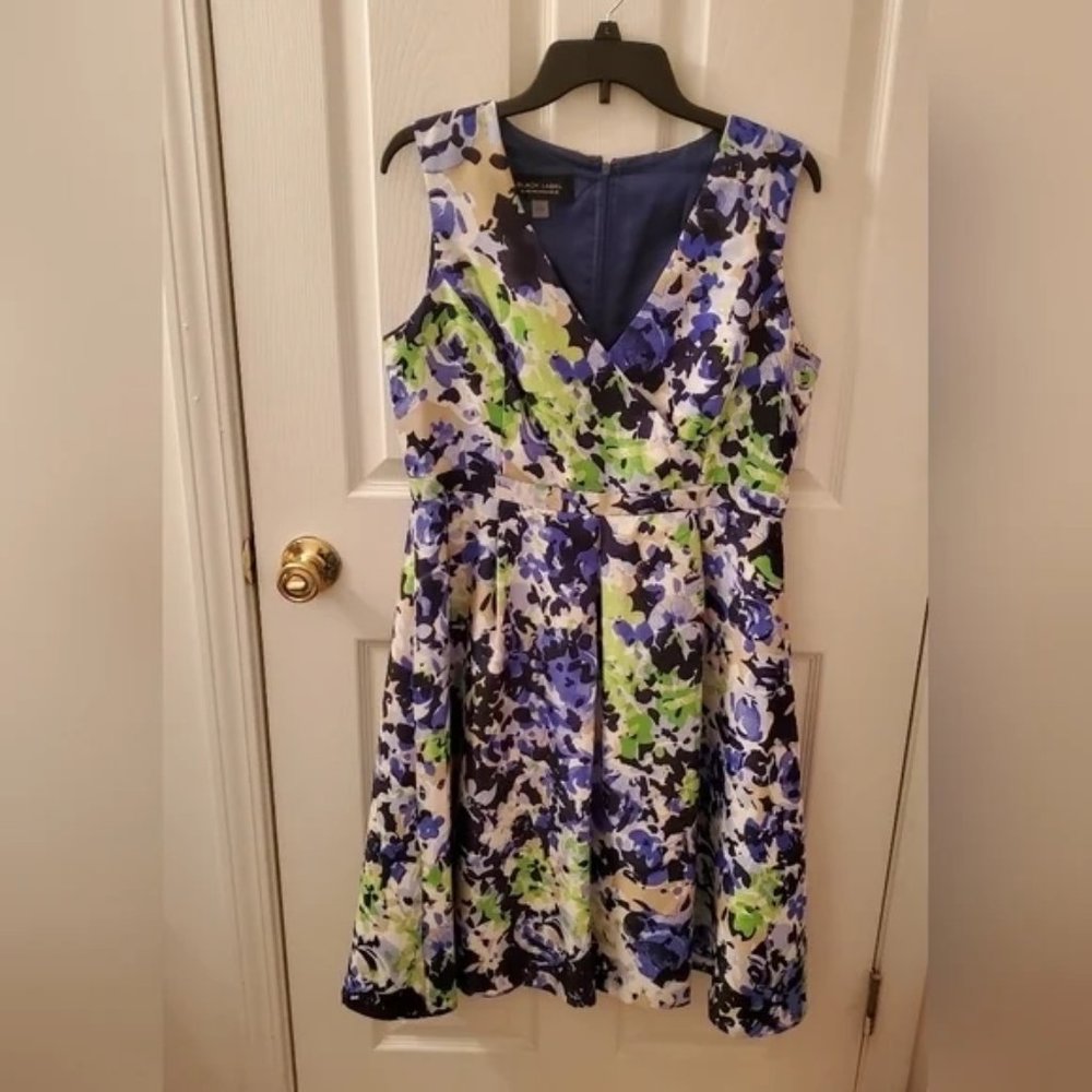 Black Label dress. Size 10. Like new.